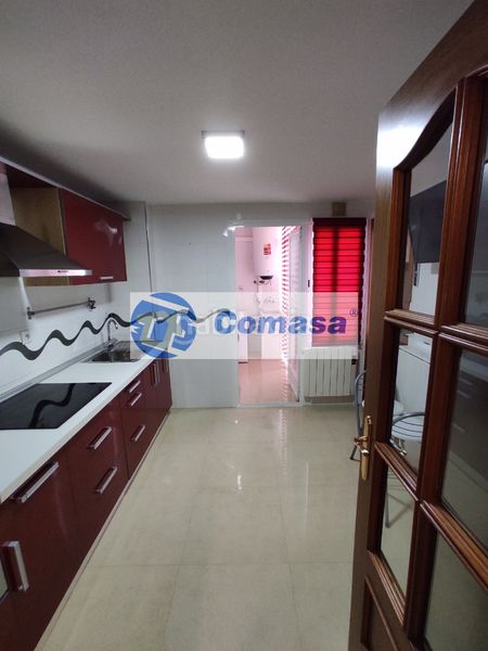 Foto f9d3b6aa-60e7-4b46-80f8-fb419f5c248c. Rent flat with heating parking in Martos