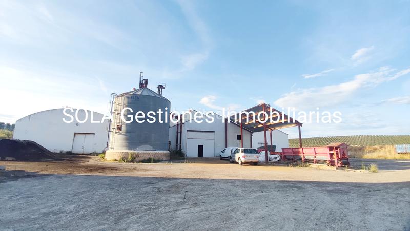 Foto 1568665d-5ee3-433e-8f3e-b970e5dde5f8. Bâtiment à usage industriel dans Úbeda