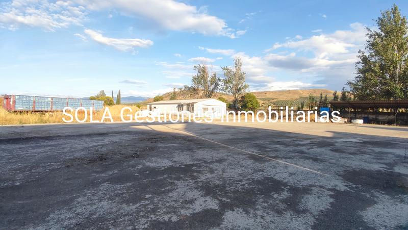 Foto 63abdc28-2d12-464c-b346-aba51785366e. Bâtiment à usage industriel dans Úbeda