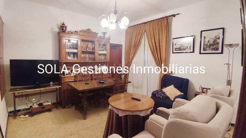 Foto c2ff16fa-3da0-4578-8ab2-32f743fca6c1. Edificio in Iruela (La)