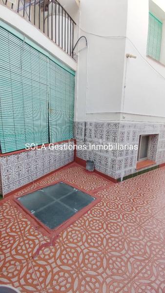 Foto e406eb1b-fc0b-49cd-a553-18607fe77358. Edifici a Torreperogil