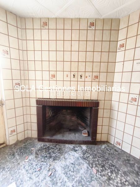 Foto e1fc87f5-3c87-4a68-9b28-740a15363f89. Casa amb xemeneia a Torreperogil