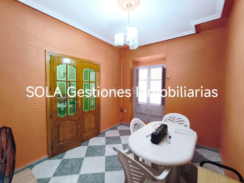 Foto c8ca308c-b976-41a9-b099-cf6a8a24e3b6. Casa amb aparcament a Torreperogil