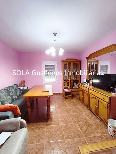 Foto f30e8b85-4b5d-46d6-ae91-164c0cb1bf76. Casa amb aparcament a Torreperogil