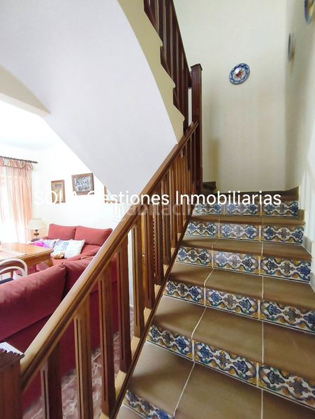 Foto b7c5cd83-c5b8-4255-b083-81c56a8b2ff2. Casa amb xemeneia aparcament a Úbeda