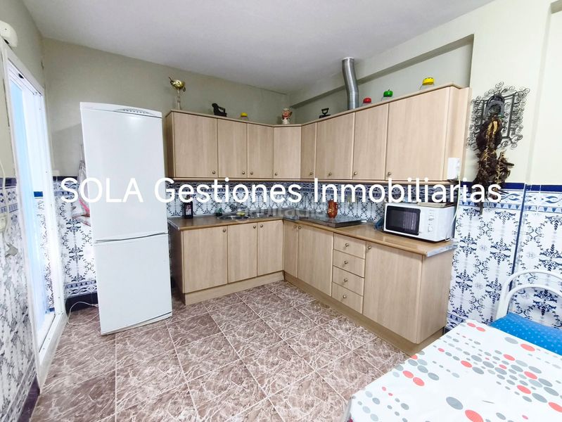 Foto d5fafd4e-1c21-478e-9ed0-20b572cb71eb. Casa amb xemeneia aparcament a Úbeda