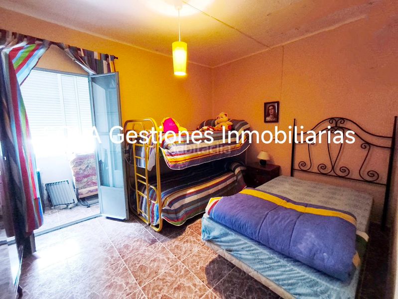 Foto f99f7382-6220-4189-a3c2-3ddcc2465978. Casa amb xemeneia aparcament a Úbeda