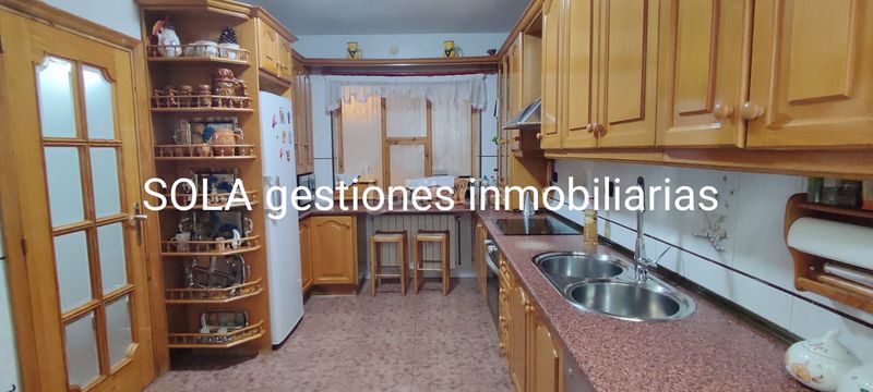 Foto ba9fcd86-1e51-4b81-b395-590e2e2fa38e. Casa amb xemeneia a Torreperogil
