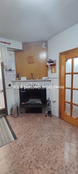 Foto ecc01738-9f57-474f-ad8d-e03cd044bd2d. Casa amb xemeneia a Torreperogil