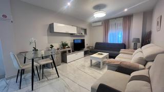 Piso  Plaza de santa marina. Moderno apartamento reformado de 4 dormitorios en excelente ubic