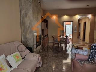 Casa adossada a Villanueva de Castellón. Casa en venta en castelló