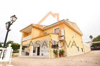 Haus in Alberic. Chalet en venta en san cristóbal