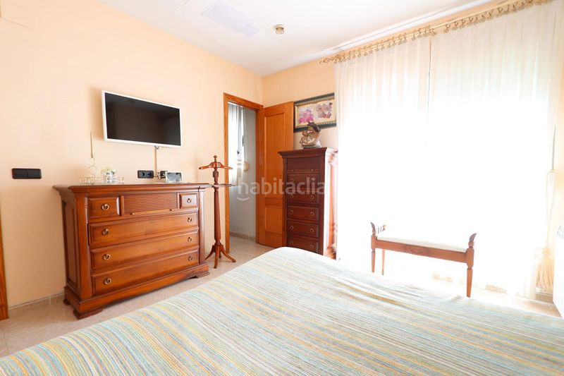 Foto 04d2191e-15f8-4add-914e-e2d284bf5d9f. Casa adossada a Alberic