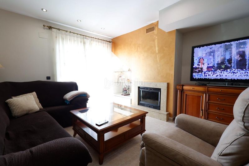 Foto 24f49cd8-acf8-446e-8811-8a4f9bf7893b. Casa adossada a Alberic