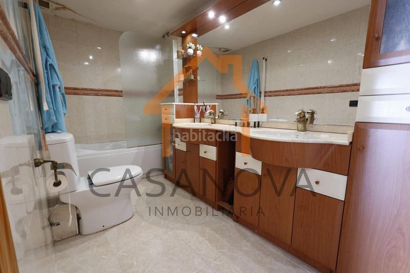 Foto c0924fab-8761-4dc0-a863-cd56e0a506a8. Casa adossada a Alberic