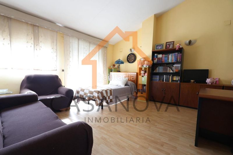 Foto efbcaf19-2144-4f4e-8780-f882cbfe2ab2. Casa adossada a Alberic