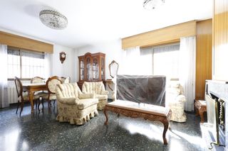 Appartamento in Alberic. Piso con 5 habitaciones en venta en alberic