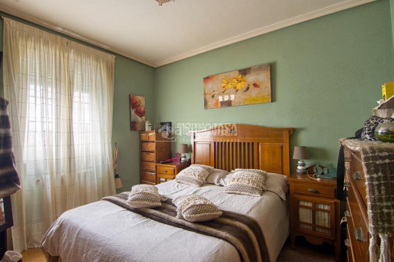 Foto 18cde081-e580-4ef0-b9b9-829f8aeb9bad. Casa  en venta en Inmobiliaria - Barreda Torrelavega
