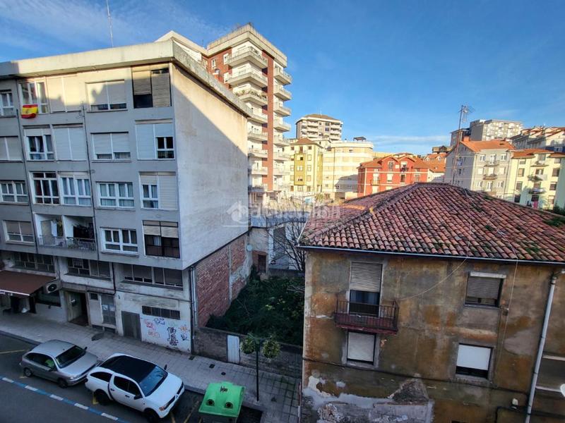 Foto b8ad3142-decc-4e34-ae30-ba5826b19060. Pis a Cuatro Caminos Santander