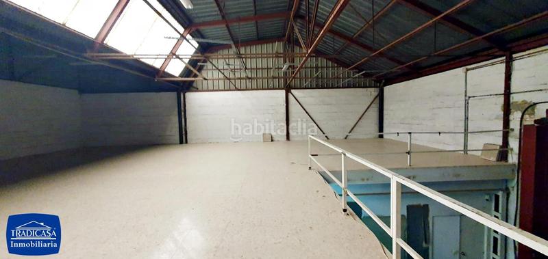 Foto a9aef4b8-6f34-4af3-a4a8-188a1e9741a2. Local comercial avd. de europa, nave 176m dos alturas en Jerez de la Frontera