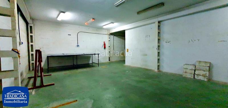 Foto c1bd5b02-8e97-4ec8-8db4-b9d0c25fb0f6. Local comercial avd. de europa, nave 176m dos alturas en Jerez de la Frontera