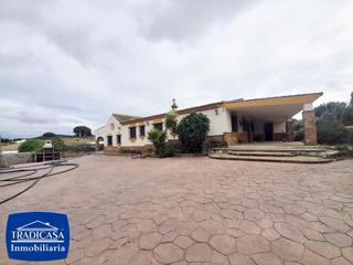 Chalet à Arcos de la Frontera. Arcos de la frontera, finca rústica de 5.685m, 2 chalets, boxes