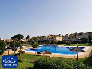 Casa en Puertas del sur - Guadabajaque. Venta de exclusiva vivienda unifamiliar zona campo de golf