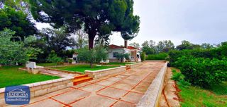 Chalet en Parque Atlántico - Ronda este. Chalet en parcela de 2.645m2 con piscina y pista de tenis en el