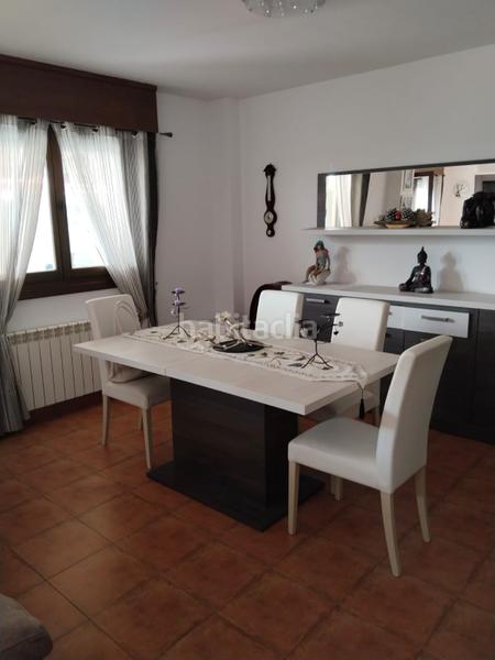 Foto 4a8f061a-a5d8-4392-a411-fae1a3df6983. Casa adossada amb aparcament a Sojuela