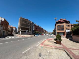Apartament a Calle santa marta 5. Amplio apartamento en venta en villamediana de iregua