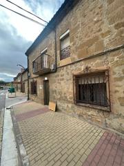 Maison jumelée à Cuzcurrita de Río Tirón. Casa de pueblo en venta en la rioja; cuzcurrita del rio tirón