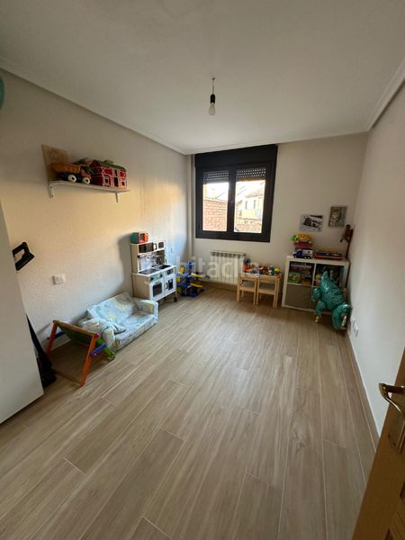 Foto b8f57fdb-b2cc-4106-819e-759469121448. Casa adossada amb calefacció aparcament a Nájera