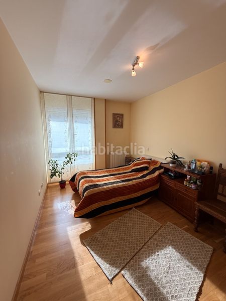 Foto cb8cc8ef-677a-44d1-a99f-338d7e1cddc4. Apartament amb calefacció aparcament piscina a Los Lirios Logroño
