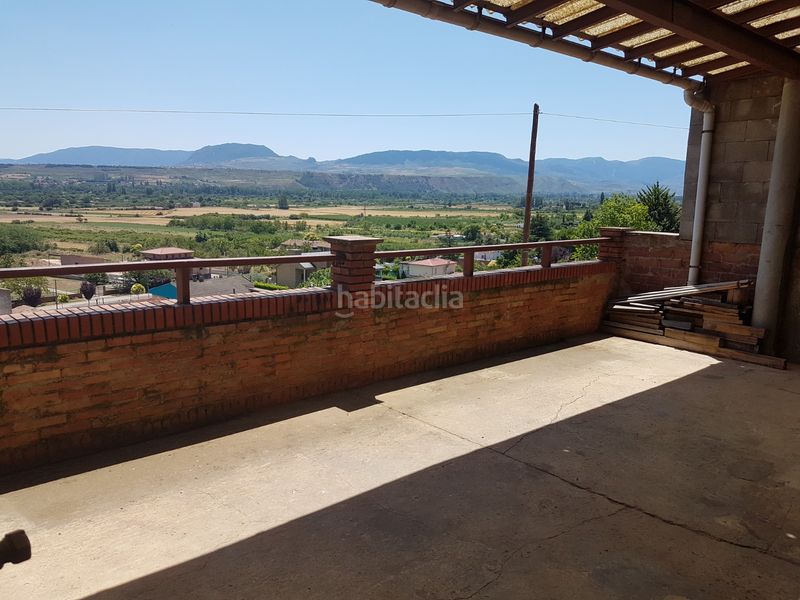 Foto 1f65a325-c4ee-41fb-9ea2-e5650e4aa44a. Casa amb xemeneia a Lardero