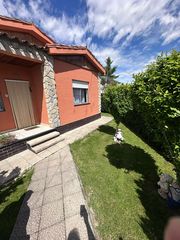 Chalet à Lagunilla del Jubera. Terreno urbano con chalet cerca de logroño