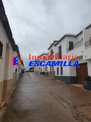 Casa adossada  Calle isabel la católica. Casa impecable para entrar a vivir