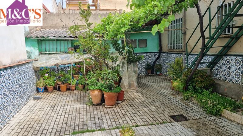 Foto bdf03edf-39fe-449e-9463-c53d2cdf2e40. Casa amb calefacció aparcament a Centro Puertollano