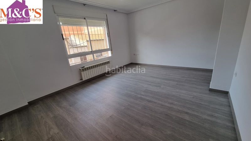 Foto ddab9a38-6847-4e05-aab8-914ab249b53f. Apartament amb calefacció aparcament a Centro Puertollano