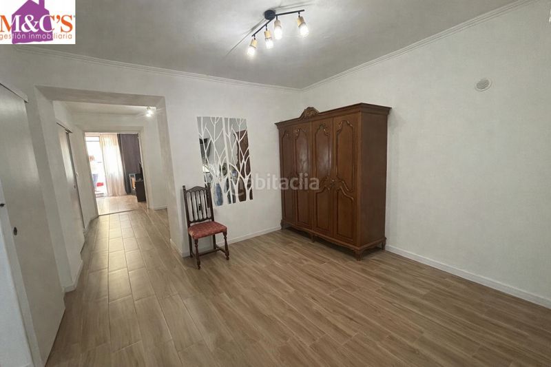 Foto f997a883-ff62-4923-8eb0-e993fd385778. Casa amb xemeneia a Calzada de Calatrava