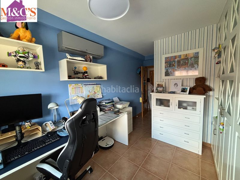 Foto b35740a8-baa1-41e6-9872-cf1717e8ceff. Casa amb xemeneia calefacció aparcament piscina a Puertollano