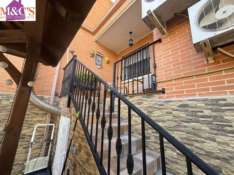 Foto da2dcc91-97f1-41b2-9562-c5528892c388. Casa amb xemeneia calefacció aparcament piscina a Puertollano