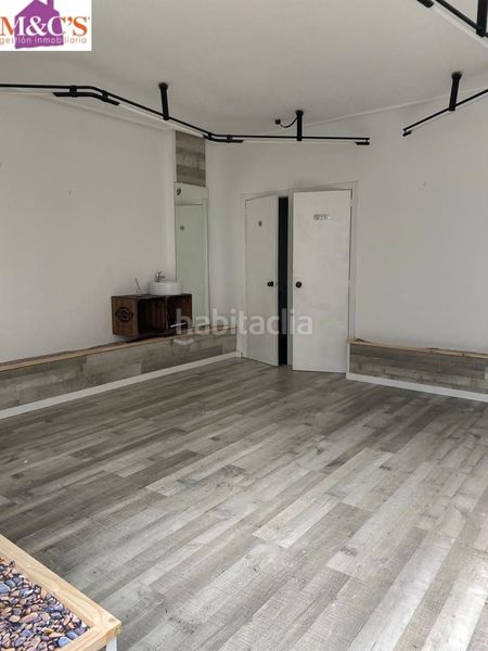 Foto 29d4b9e9-bf66-492a-b8e9-b274a8991935. Local comercial a Centro Puertollano