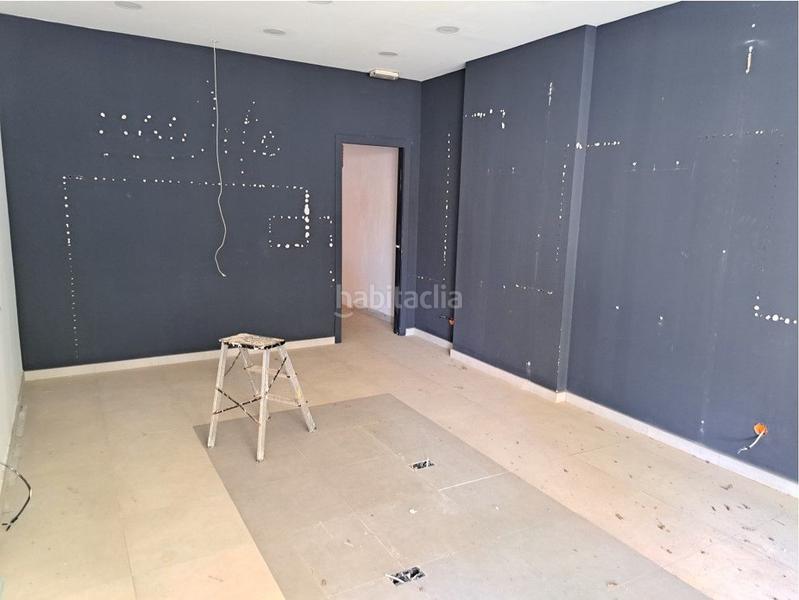 Foto 9381f4c0-1f2a-4b97-be35-8f2530b916ec. Alquiler local comercial local con vivienda a reformar en Ejido (El)