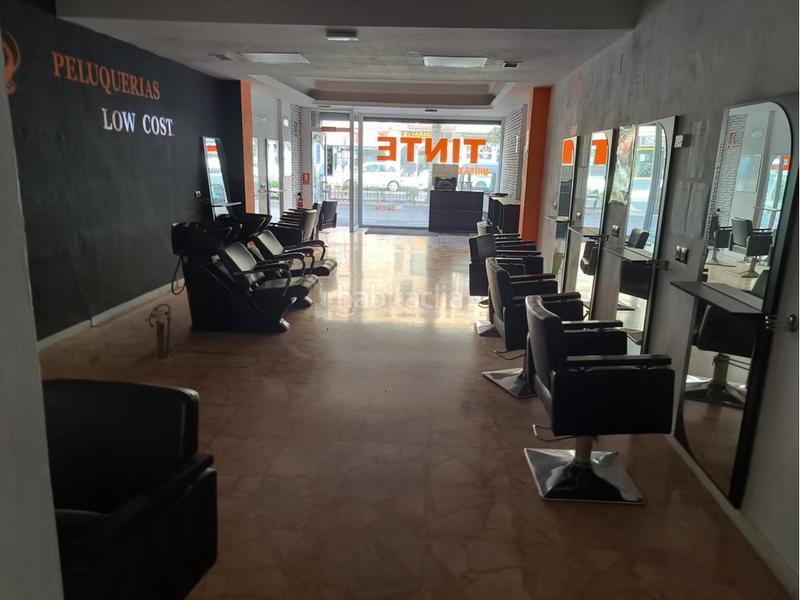 Foto f96f3465-cd18-4657-9817-1b344c037821. Alquiler local comercial local adaptado como peluquería y con licencia en Roquetas de Mar