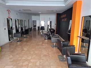 Lloguer Local Comercial  N/a. Local adaptado como peluquería y con licencia