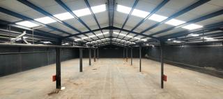 Lloguer Nau industrial a Nueva Almería - Cortijo Grande - Vega de Acá. Nave diáfana de 2.300 m² con altura y potencial comercial