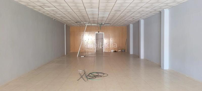 Foto 02fdea71-3d70-451b-97db-3148bba1bbe6. Alquiler local comercial  en zona muy concurrida y con escaparate en Roquetas de Mar