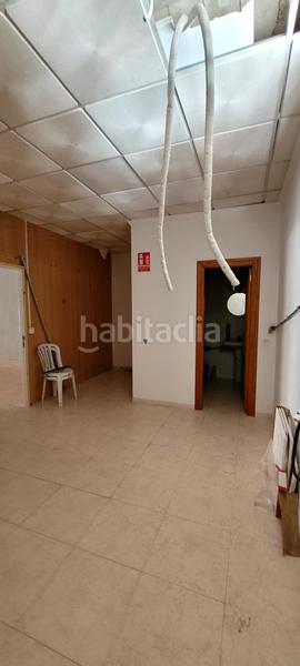 Foto 911f0634-1aeb-4a3a-a7f0-1c4392f643f7. Alquiler local comercial  en zona muy concurrida y con escaparate en Roquetas de Mar
