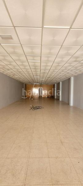 Foto b32d5867-9c2b-4126-adbc-7ecf67172559. Alquiler local comercial  en zona muy concurrida y con escaparate en Roquetas de Mar