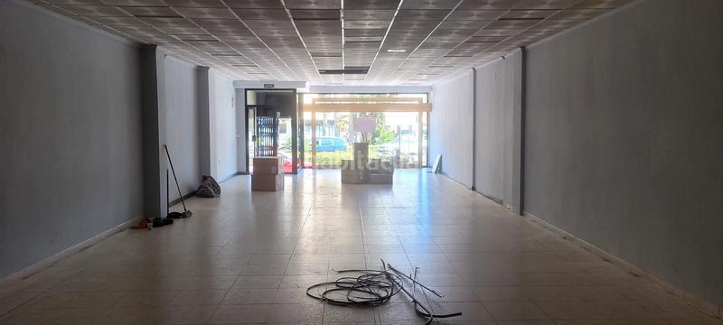 Foto d28bfc96-2757-46e8-b168-6b125e994ae5. Alquiler local comercial  en zona muy concurrida y con escaparate en Roquetas de Mar